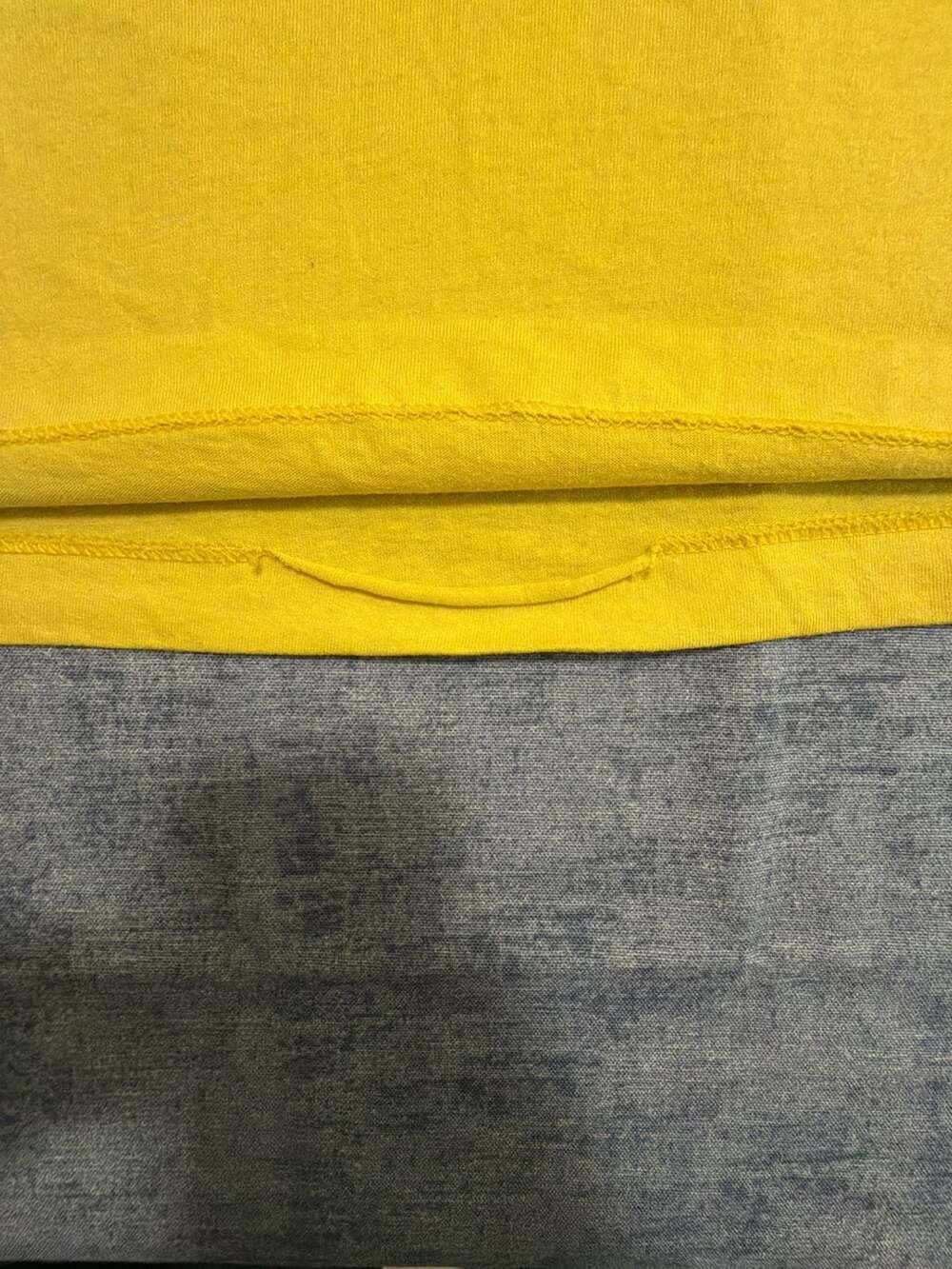 Vintage 90s Old Fishermen Never Die They Just Smell That Way Yellow  L - Picture 2 of 4
